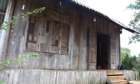 Ngôi nhà gỗ biết xoay tránh nắng, mưa của lão nông Đắk Lắk