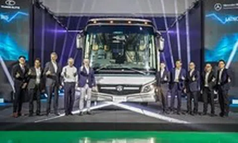 THACO AUTO xuất khẩu xe bus cao cấp Mercedes-Benz sang Thái Lan