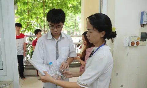 Thi vào các trường chuyên Hà Nội: Cạnh tranh gay gắt, có môn 1 chọi gần 25