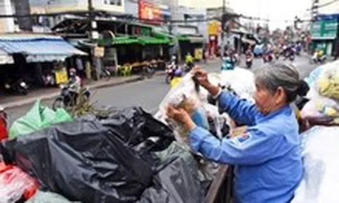 Thu tiền rác theo kg sao cho hợp lý?
