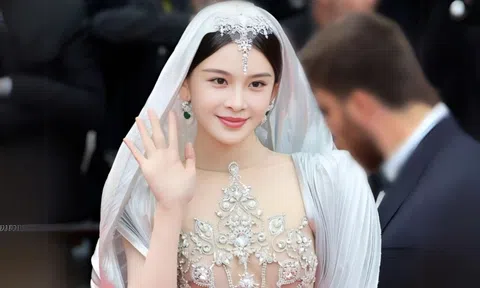Sao Trung Quốc mặc hở bị bảo vệ mời rời khỏi thảm đỏ Cannes