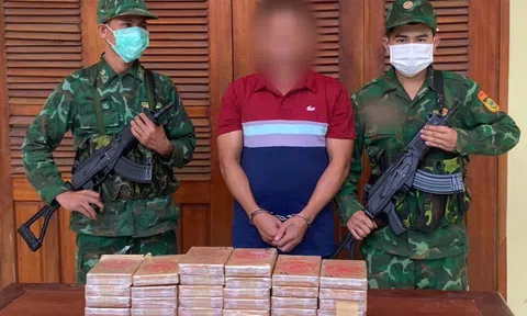Bắt đối tượng vận chuyển 38 bánh ma túy từ nước ngoài về Việt Nam