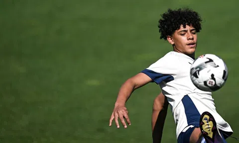 Con trai Ronaldo liệu có thể đạt đến đẳng cấp của bố?
