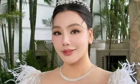 Hồ Quỳnh Hương bật khóc nói đã có con trai 2 tuổi