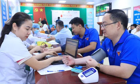 Thanh niên, người lao động xứ Nghệ 'trao giọt hồng - trao yêu thương'