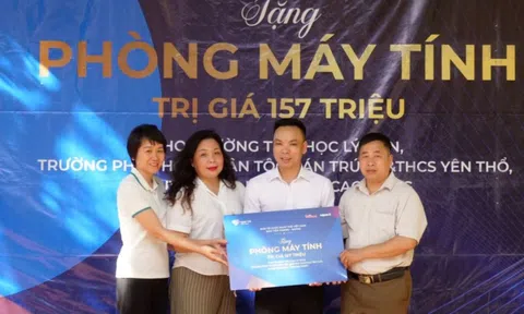 Trao phòng máy tính cho học sinh vùng khó khăn tỉnh Cao Bằng