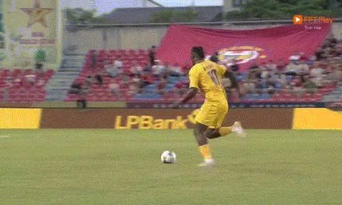 HIGHLIGHTS Hồng Lĩnh Hà Tĩnh 0-1 SLNA: Sai lầm, xà ngang và VAR làm nên thất bại của Hà Tĩnh
