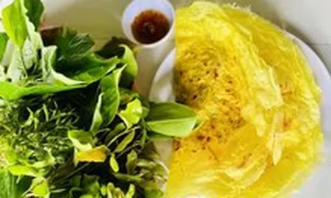 Lên núi Cấm ăn bánh xèo rau rừng đầu mùa mưa