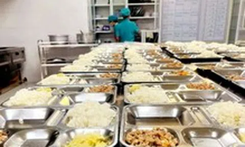 Chủ tịch Quảng Bình chỉ đạo khẩn vụ bữa ăn bán trú bị đánh thuế 2 lần