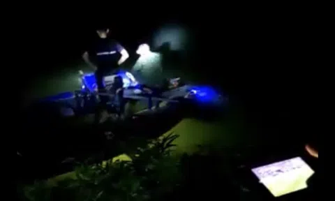 Phát hiện cây sưa ‘khủng’ dưới suối thuộc vùng đệm Phong Nha-Kẻ Bàng, dân lén lút khai quật trong đêm