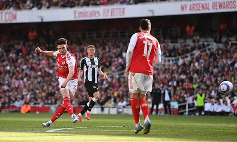 Siêu phẩm của Declan Rice giúp Arsenal giành vé dự Champions League