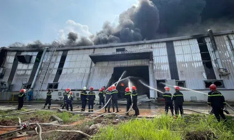 Vĩnh Phúc: Cháy lớn thiêu rụi nhà xưởng 10.000m2, thiệt hại hơn 200 tỷ đồng