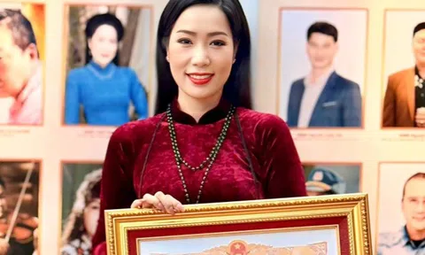 NSND Trịnh Kim Chi được vinh danh tấm gương bình dị mà cao quý