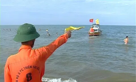Đôi nam nữ đuối nước tử vong khi tắm biển Cửa Lò vào sáng sớm