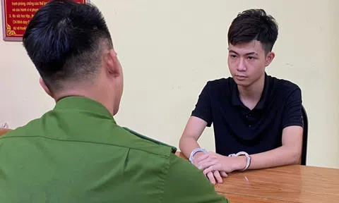 Bắt khẩn cấp đối tượng cầm chai bia đánh người nước ngoài ở phố đi bộ Bùi Viện