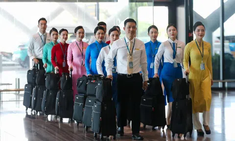Bay cùng thời gian - hành trình 30 năm đồng phục tiếp viên Vietnam Airlines