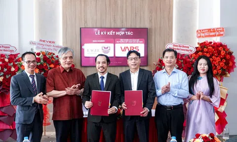 'Cú' bắt tay toàn diện giữa Hội Môi giới BĐS Việt Nam và Eagle Academy