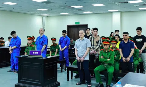 Hai cựu công an bảo kê cho bà trùm ma túy Hương ‘Mẩu’ hầu tòa