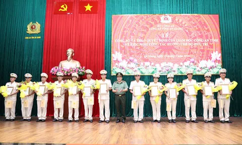 Hơn 150 cán bộ Công an An Giang, Sóc Trăng nghỉ hưu theo nguyện vọng