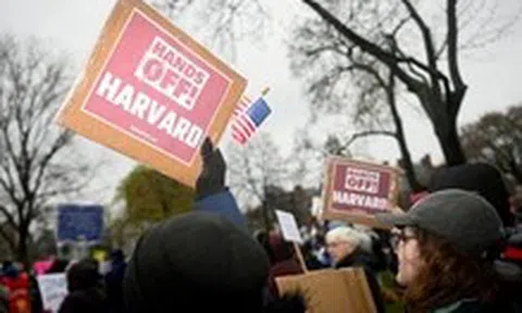 Harvard đâm đơn kiện chính quyền Trump vì lệnh cấm tuyển sinh quốc tế