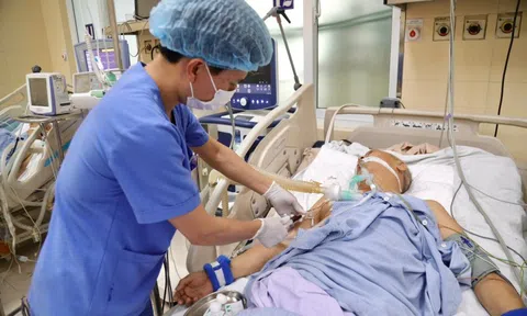 Đề xuất chính sách đãi ngộ xứng đáng, cải thiện môi trường làm việc của điều dưỡng
