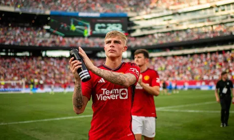 Bi kịch của cựu tài năng trẻ MU, từ người thay thế Luke Shaw đến án tù 14 tháng