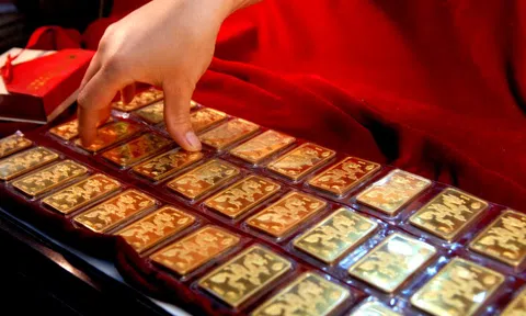 Giá vàng trong nước 'vượt mặt' thế giới