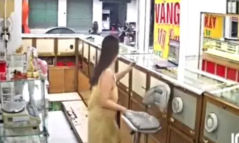 Thực hư video nữ chủ tiệm vàng bị tên cướp đột nhập khống chế