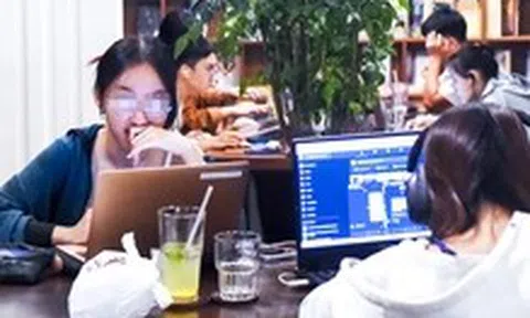 Khách ngồi cả ngày ở quán cà phê, nên làm gì?