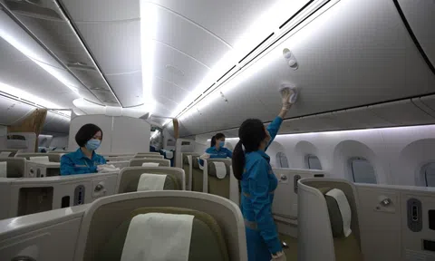 Vệ sinh máy bay - công việc tuy nhỏ mà có 'võ'