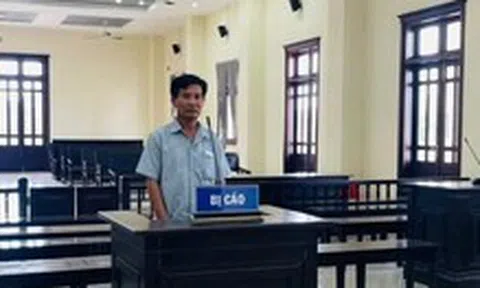 Đánh bài tiến lên ăn thua 5.000-10.000 đồng, 1 người bị lãnh án tù