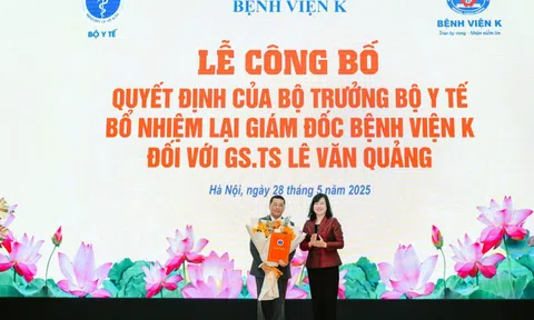 Bộ trưởng Bộ Y tế trao quyết định bổ nhiệm lại Giám đốc Bệnh viện K