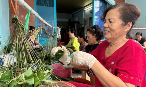 Xóm bánh ú lá tre nửa thế kỷ ở Sài Thành nhộn nhịp trước Tết Đoan Ngọ