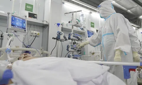 2 người tử vong, số ca mắc COVID-19 tăng gấp ba lần ở TPHCM