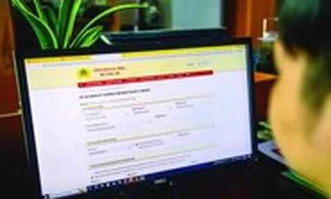 Định cư nước ngoài, bị xóa thông tin thường trú, làm căn cước được không?
