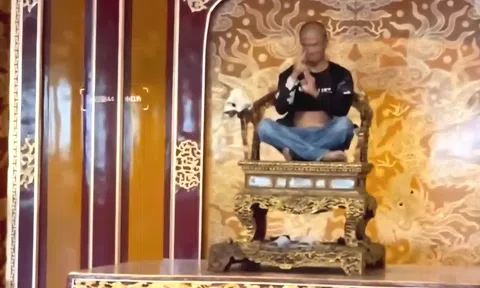Cho thôi việc 2 nhân viên bảo vệ vụ ngai vua triều Nguyễn bị phá hoại