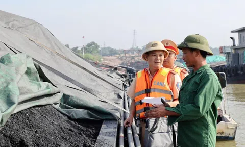 Phú Thọ: Tổng kiểm tra các phương tiện có gắn thiết bị hút cát sỏi trên sông
