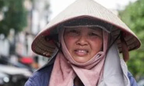 Người Hà Nội chật vật mưu sinh trong ngày nắng nóng như đổ lửa