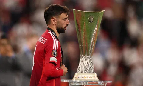 Bruno Fernandes từ chối đề nghị 200 triệu bảng, ở lại MU