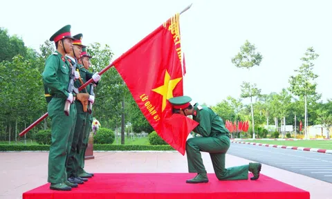 Chiến sĩ Công binh, Hóa học tuyên thệ sẵn sàng chiến đấu dưới Quân kỳ Quyết thắng