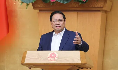 Thủ tướng: Khẩn trương trình Quốc hội phương án về trụ sở dôi dư