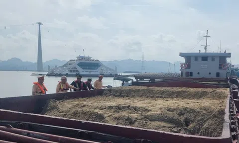 Bắt giữ tàu chở cát không rõ nguồn gốc từ biển vào nội địa