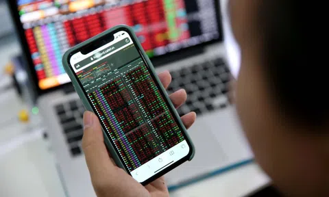 Cổ phiếu nhỏ hút tiền, chứng khoán vẫn gặp khó