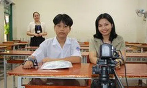 Nam sinh được giáo viên viết hộ bài thi vào lớp 10