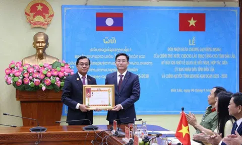 Đắk Lắk đón nhận Huân chương Lao động hạng Nhất của Chính phủ Lào tặng