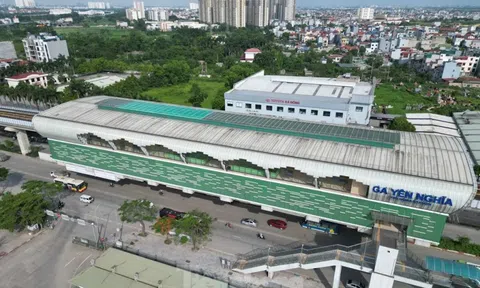 Mái ga tàu Yên Nghĩa bị thủng được sửa chữa xong