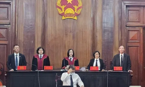 Vụ Hoài DJ cầm đầu đường dây ma túy: Chủ tọa bất ngờ đặt 4 câu hỏi cho đại diện Viện kiểm sát