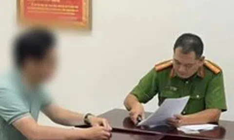 Đã xác định nam thanh niên 'thoát y' đuổi theo cô gái trong đêm trên phố Hà Nội
