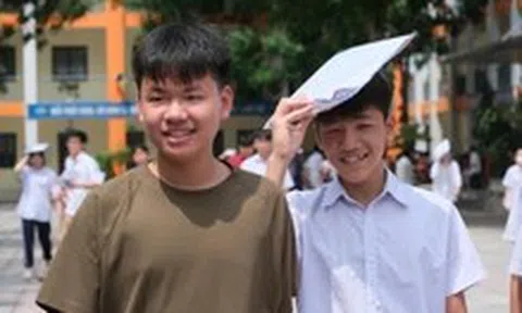 Đề thi toán lớp 10 Hà Nội 'vừa sức', thí sinh tươi rói