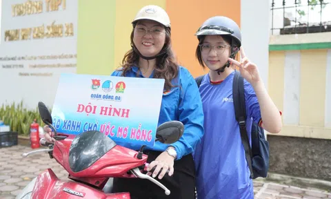Niềm vui 'ế' khách của xe ôm áo xanh tiếp sức mùa thi